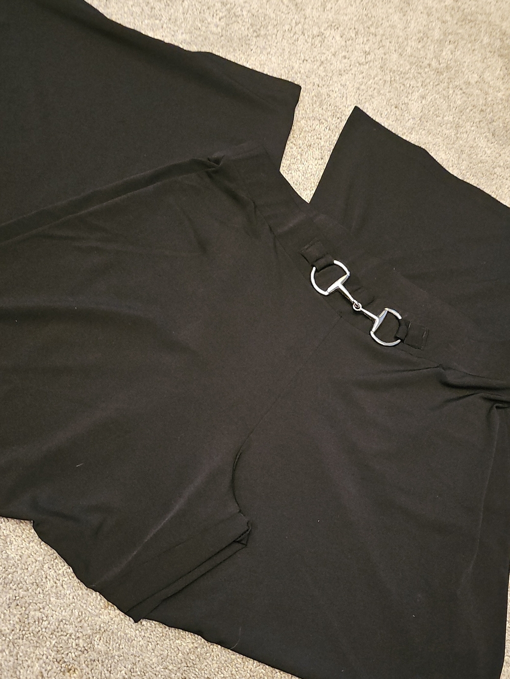 J2๐น๏ธ๐Notations Black Trousers with Subtle Front Clasp
